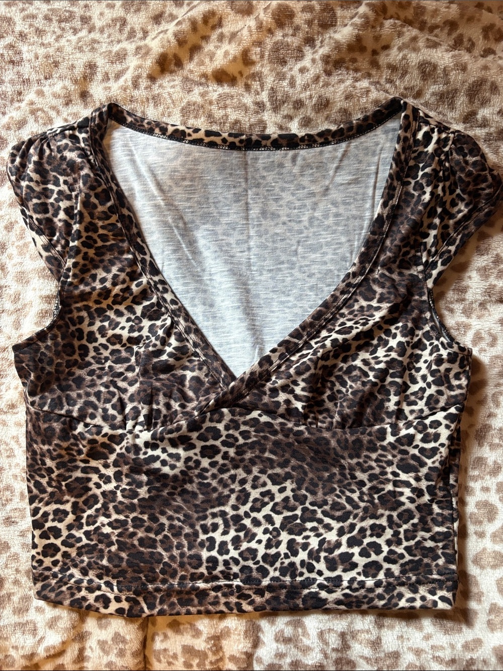 SHEIN Brown Leopard Print V-Neck Cropped Top